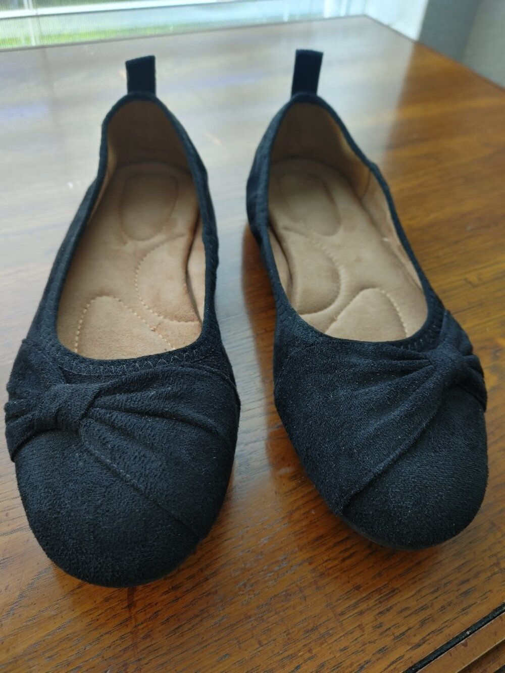 Black slippers    Size 8.5 (39)